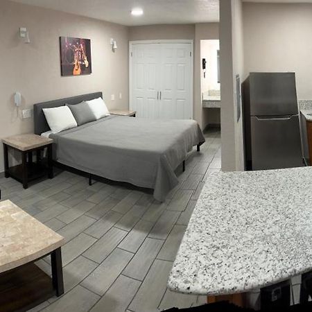 בייקרספילד Lone Oak Studio Suites מראה חיצוני תמונה