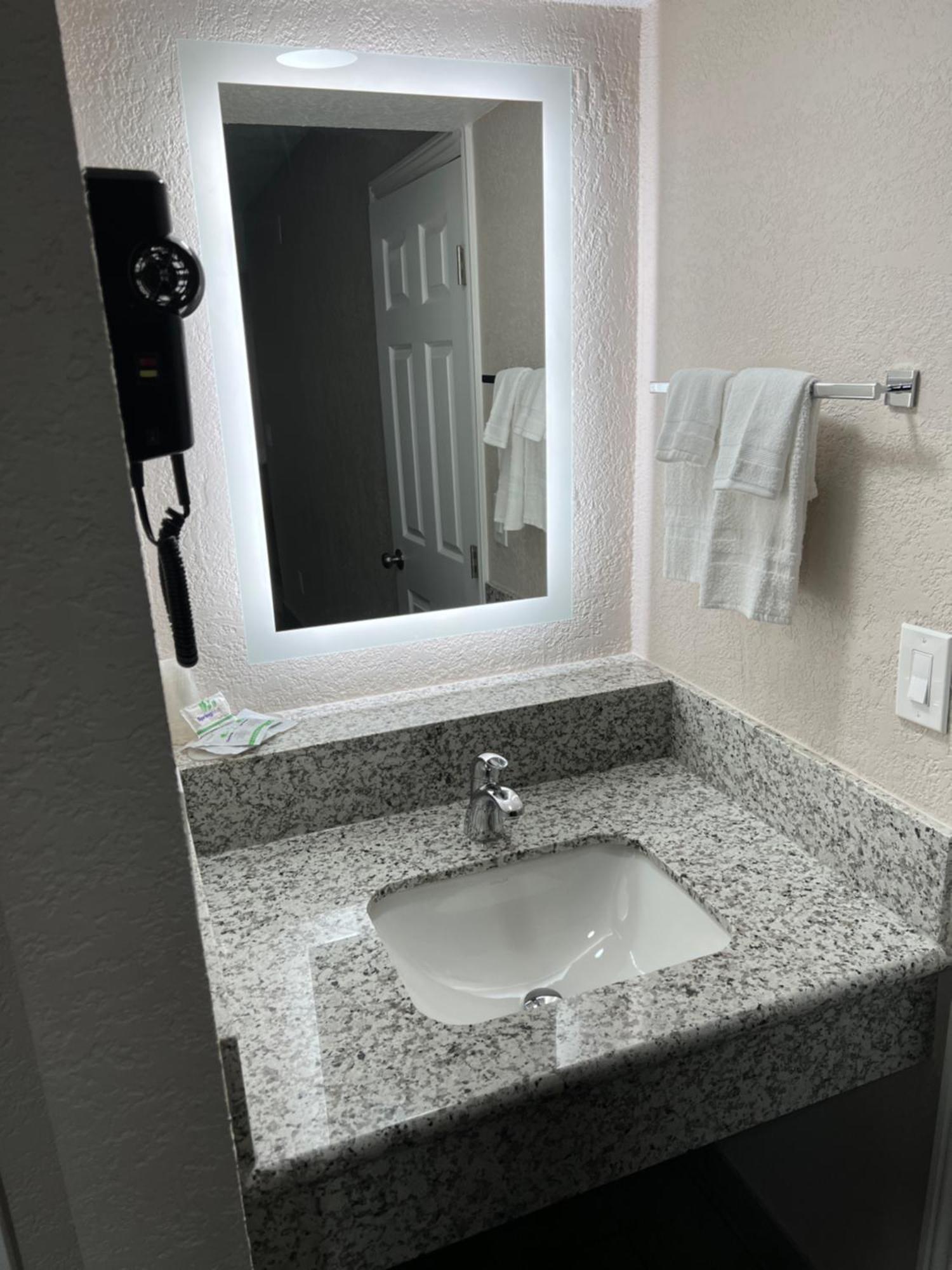 בייקרספילד Lone Oak Studio Suites מראה חיצוני תמונה